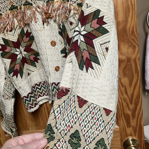 PASSPORT OF PIER ONE EMBROIDERED CROP JCKET - WOOD BUTTONS - Picture 2 of 7